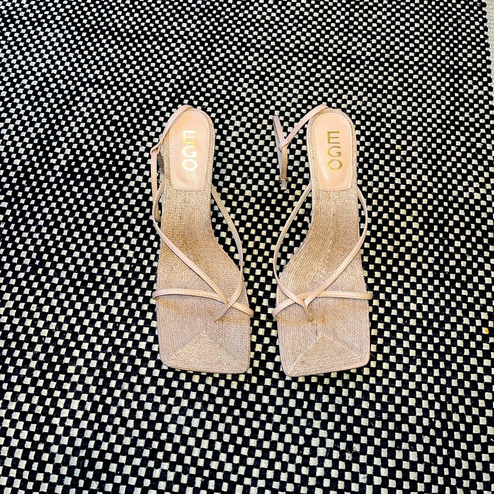NWOT BOTTEGA inspired barely there heel.